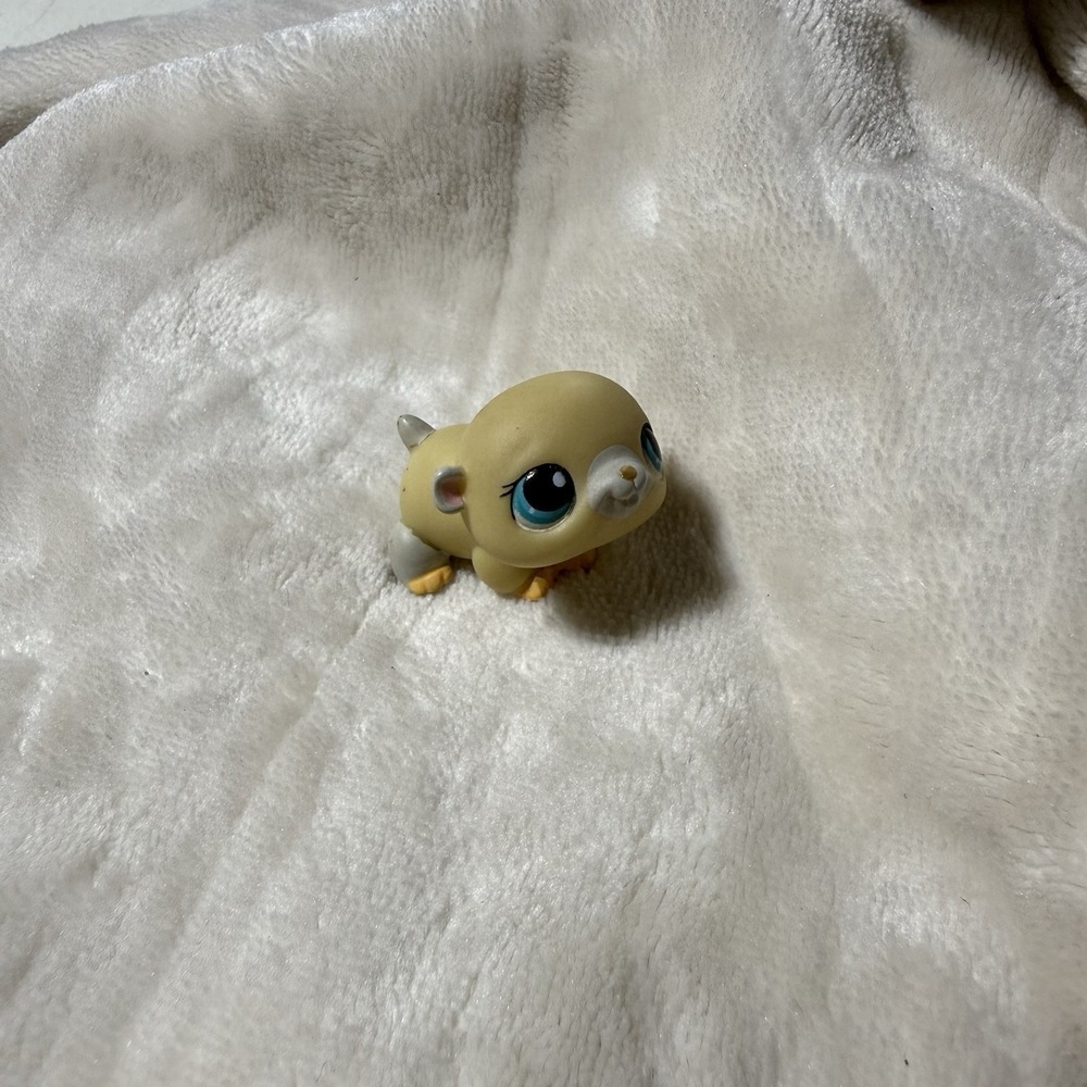 Hasbro Littlest Pet Shop LPS Hamster 1204 Tan Blue Eyes Vintage Figure